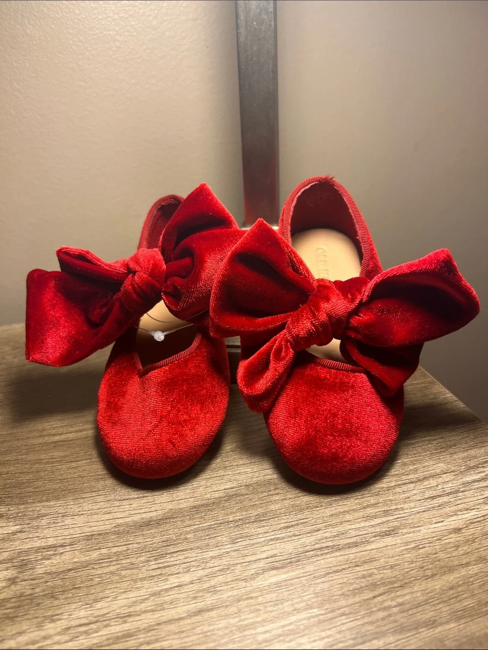 Old Navy Red Velvet Bow Slip-On Ballet Flat for Kids stock (39)